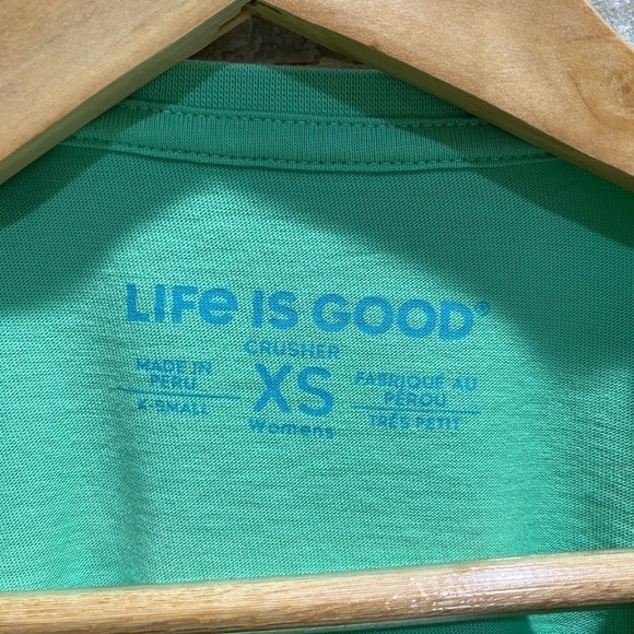 Life Is Good Women's Cloverfield Crusher Tee - Picture 5 of 8
